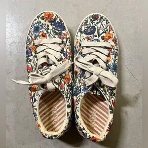 Taos Floral Star Sneakers